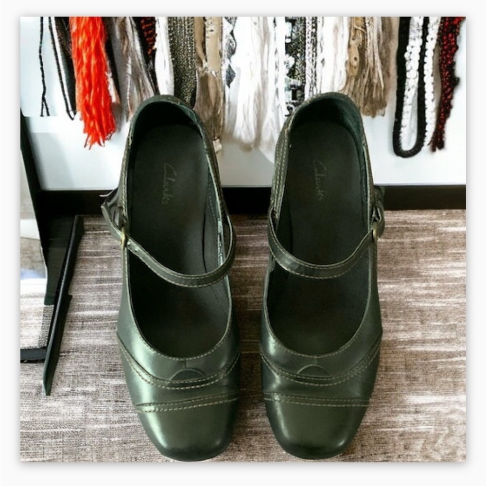 Gorgeous Clarks Genuine leather Black Chunky Wedge Heel Mary Jane Pump -… - Picture 4 of 14